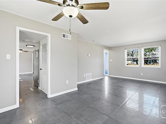 5th image of 407 Willow Road