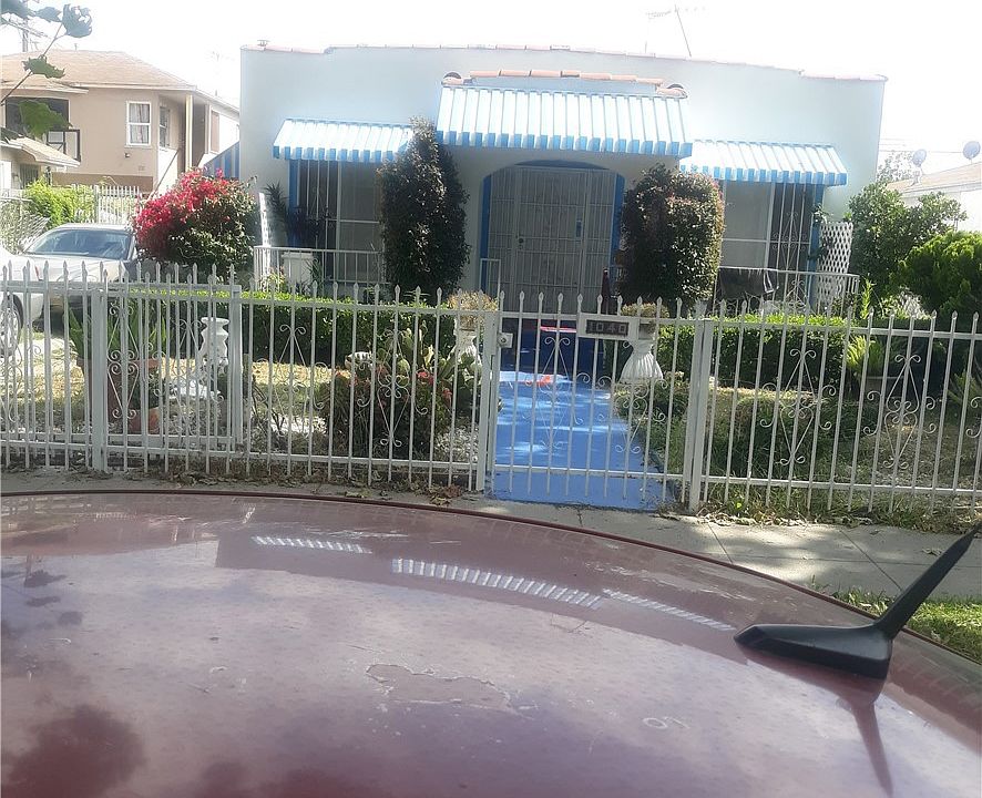 1st image of 1040 W 60th St