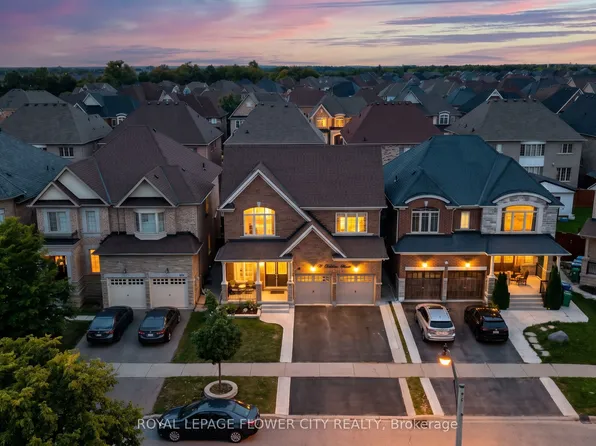 19 Solstice St, Brampton, ON L6P 3T5
