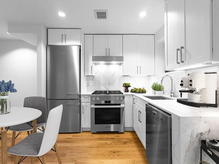 64 2nd Ave #Penthouse 4 — Photo 3