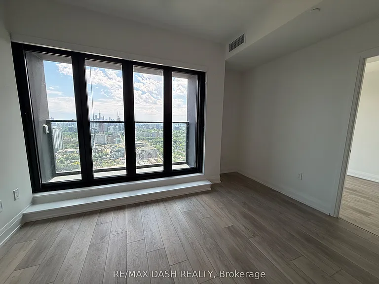 20 Soudan Ave #3804 — Photo 11