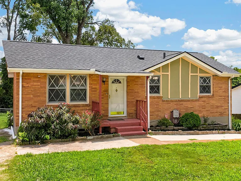 261 Eisenhower Dr — Photo 36