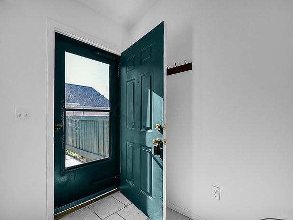4th image of 1013 Kingsbury Ct