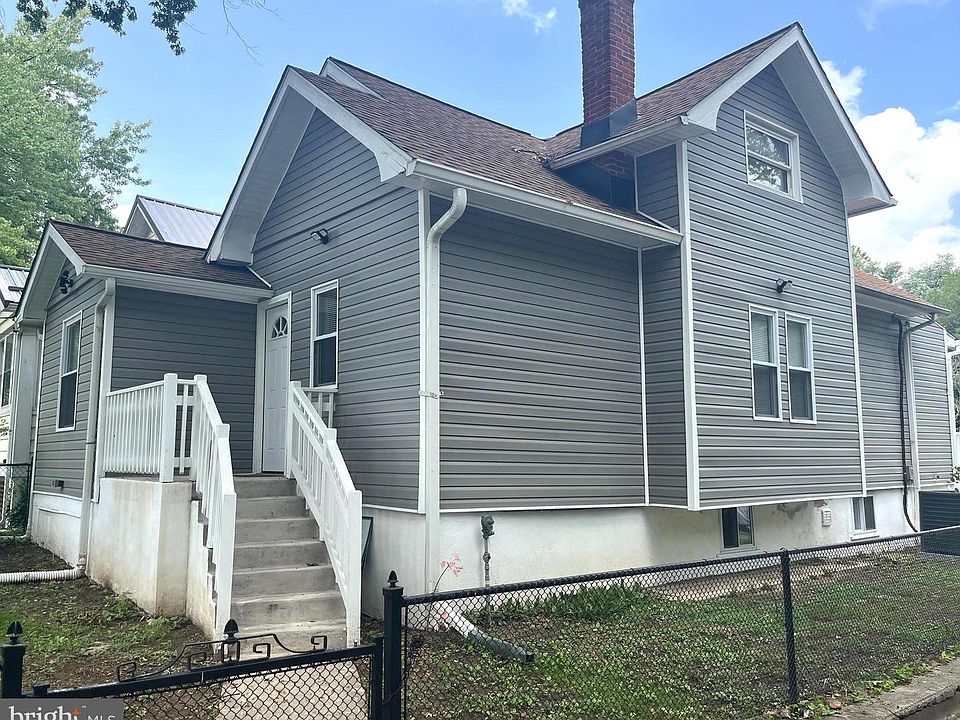 1st image of 109 E 40th St