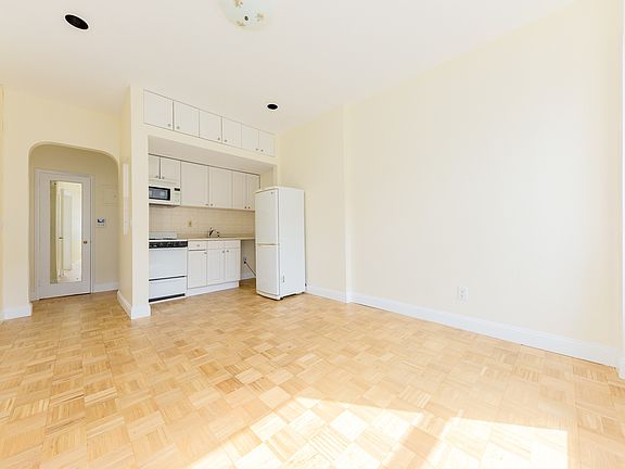 3rd image of 465 W 57th St APT 2A