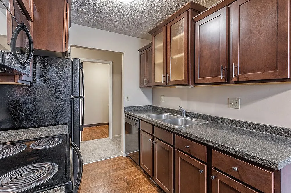 Delta Square Apartments - Lansing, MI — Photo 4