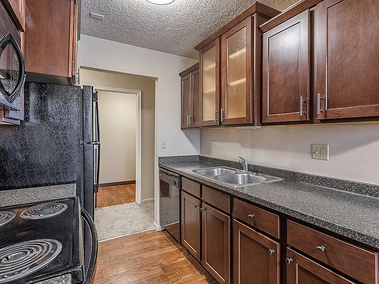 Delta Square Apartments - Lansing, MI — Photo 4