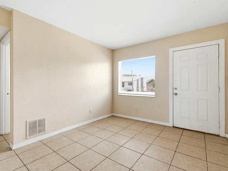 1799 Russell St S #3 — Photo 10