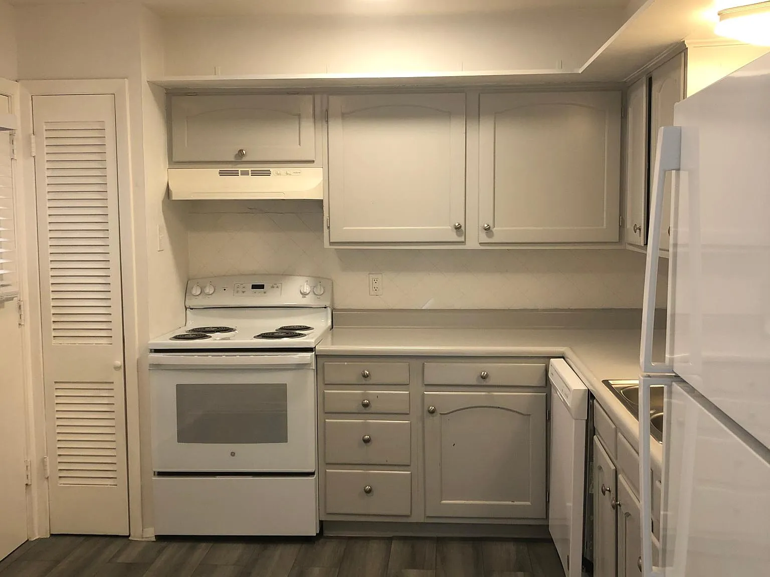 1 bed, 700 sqft, $1,000 — Photo 4
