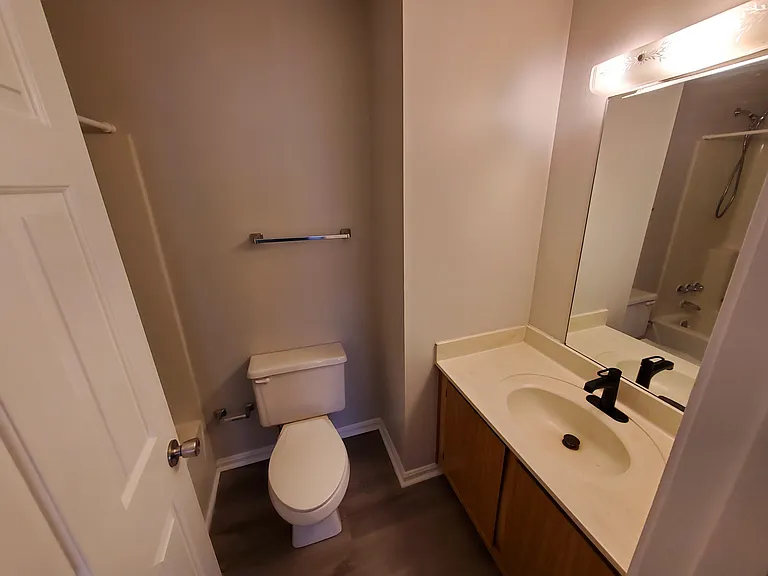 1100 Horsemans Ln #26 — Photo 3