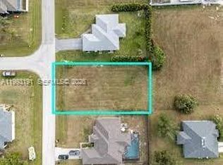 206 Jacaranda Pkwy E, Cape Coral, FL 33909