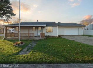 2086 E Parkwood Ave, Burton, MI 48529