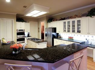 8407 Hunters Creek Dr, Houston, TX 77024