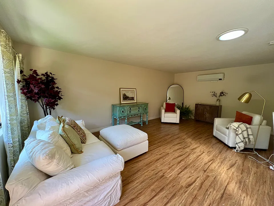 228 W Lemon Ave #B