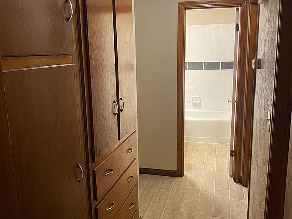 5th image of 404 Draper Dr