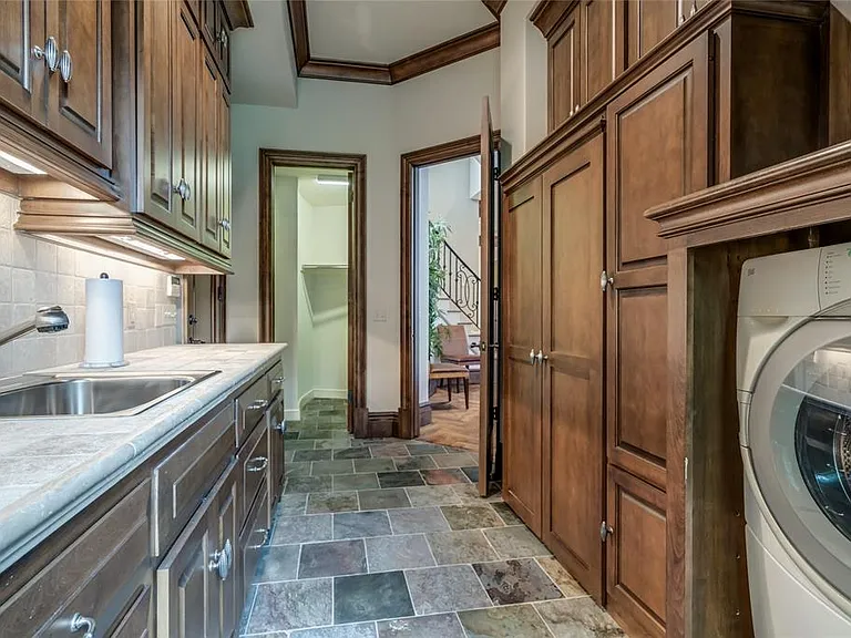 5701 Mistletoe Ct — Photo 44