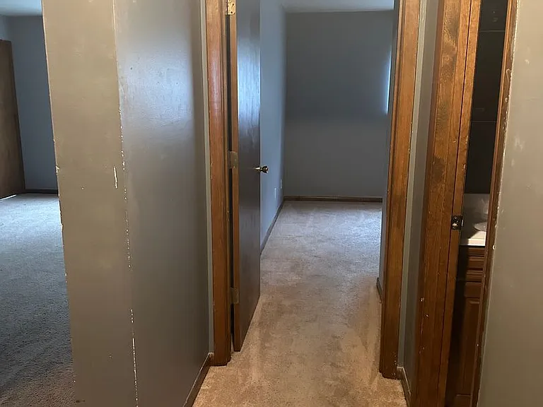 2110 Lexington Dr — Photo 2