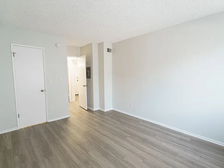 18400 Prairie Street — Photo 96