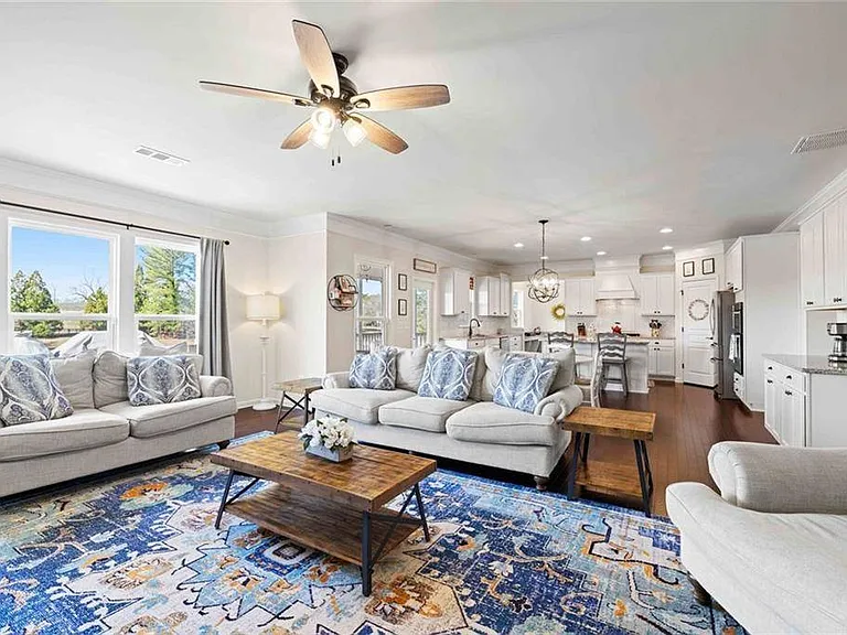 496 Spring View Dr — Photo 10