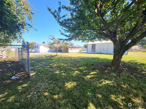 3rd image of 2124 E 4th Avenue