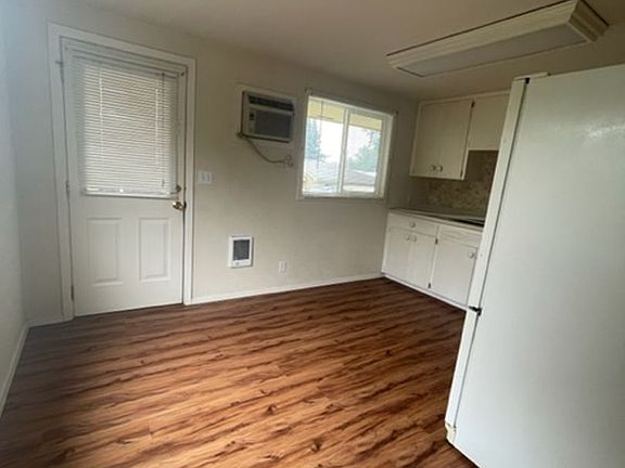 4th image of 633 Airway Ave #1
