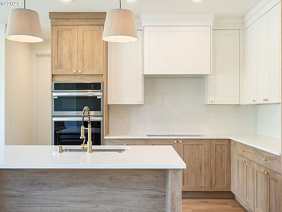 5th image of 1131 W 15th St