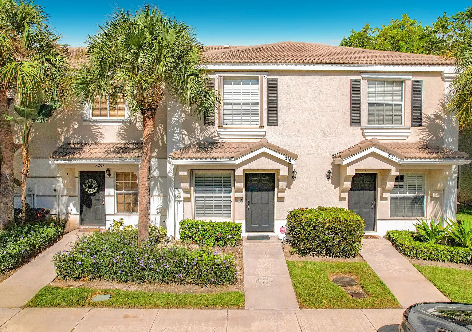 Beautiful 2 bedroom 2.5 bath Townhouse in West Palm Beach — Photo 1
