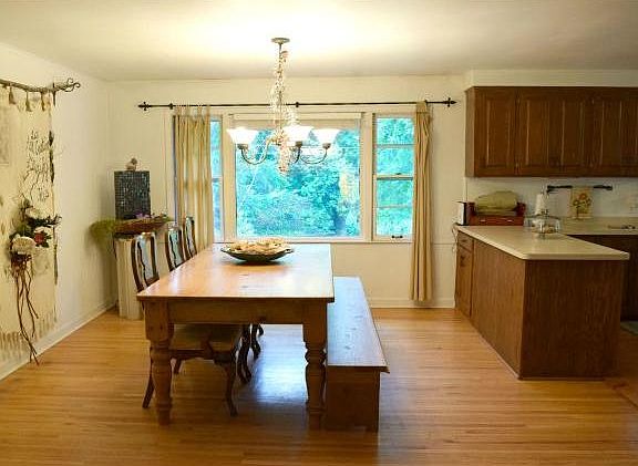 4th image of 10932 Oxborough Ave S