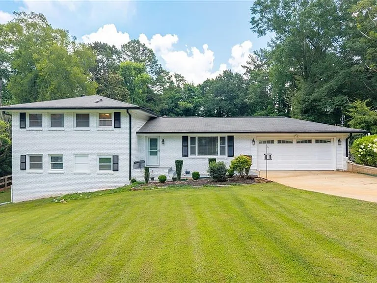 353 Westside Dr — Photo 1