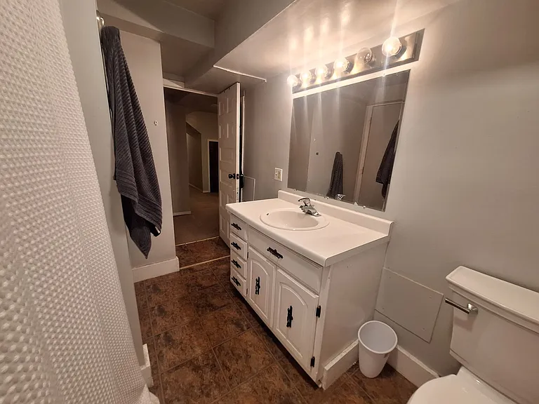 529 W 4th St #1 — Photo 15