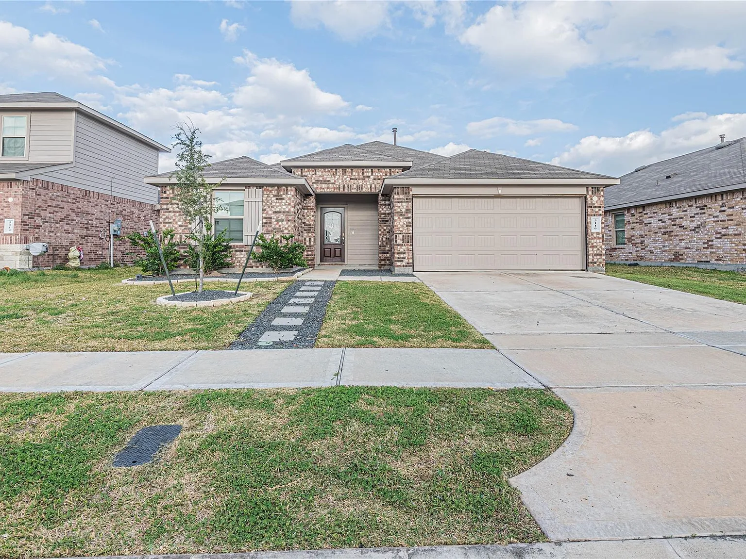 3 bed, 2.0 bath, 1596 sqft, $2,550 — Photo 2