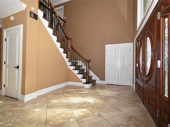 4th image of 21 Deeringwood Ln