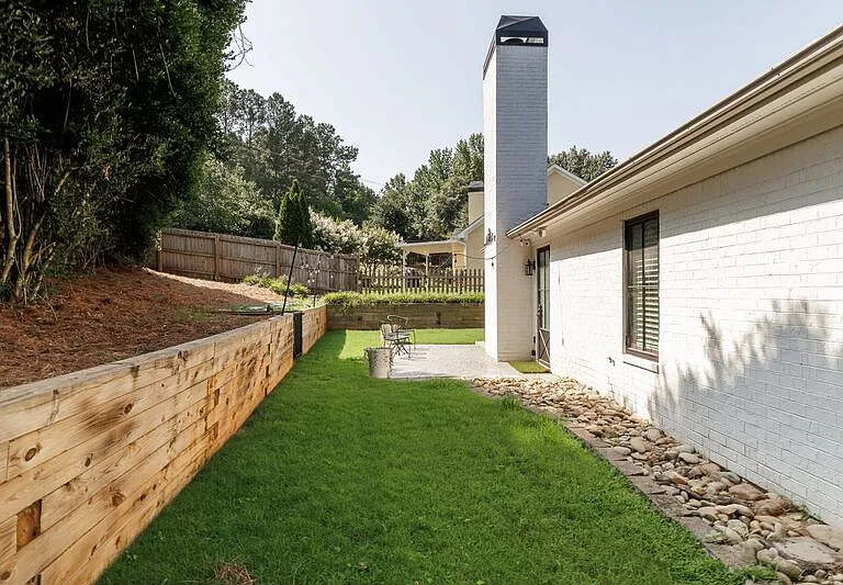 112 Lucy Ln — Photo 25