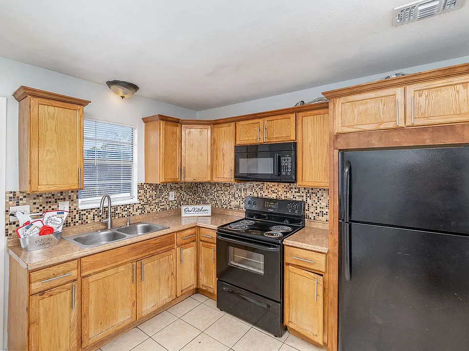 2229 Bryan St
