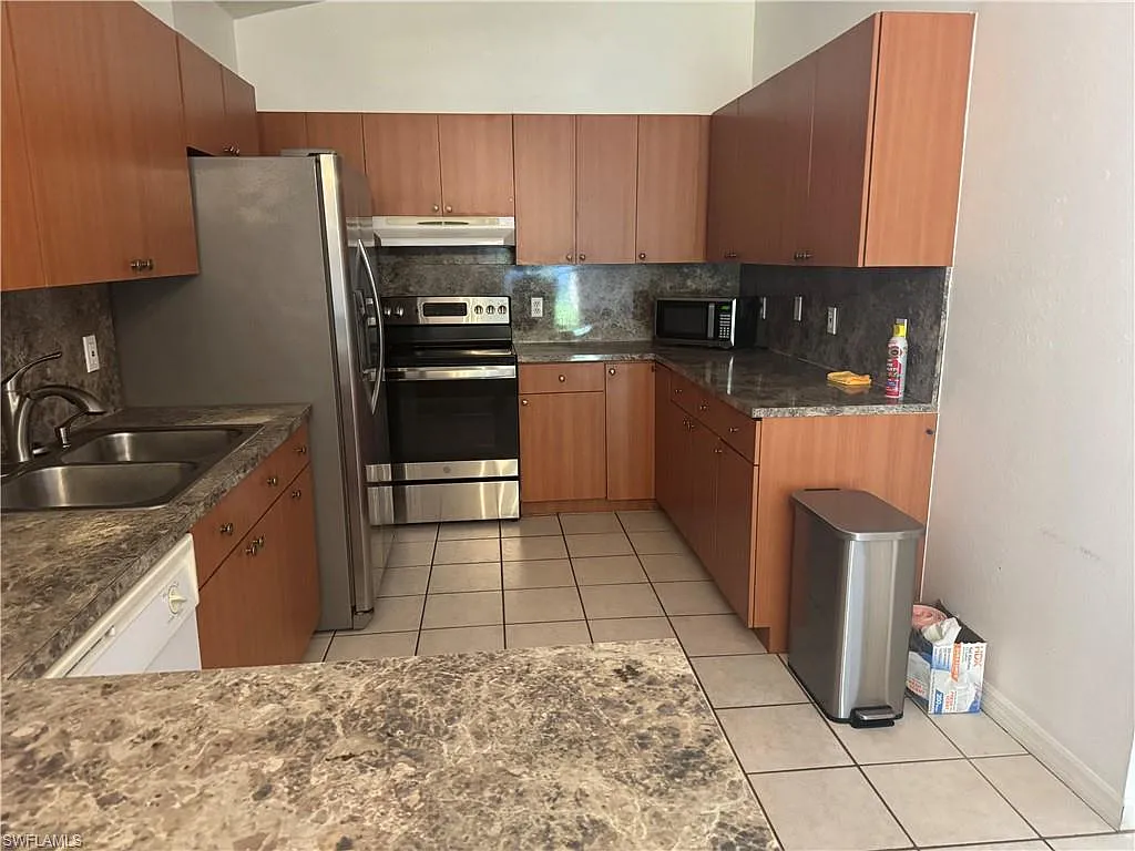 3 bed, 2.0 bath, 1491 sqft, $2,800 — Photo 3