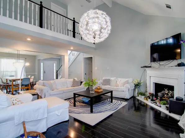 1330 Riding Brook Dr, Collierville, TN 38017