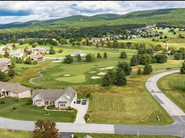 7205 Fairway Dr S, Fayetteville, PA 17222