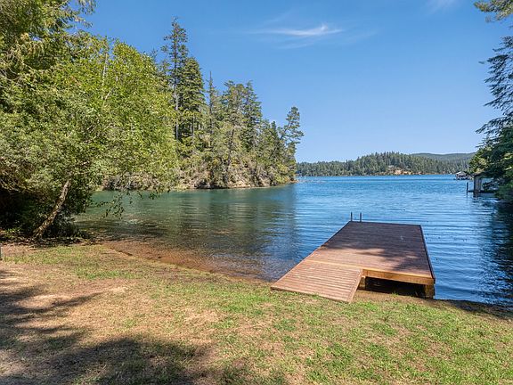 3rd image of 4976 Lake Dr