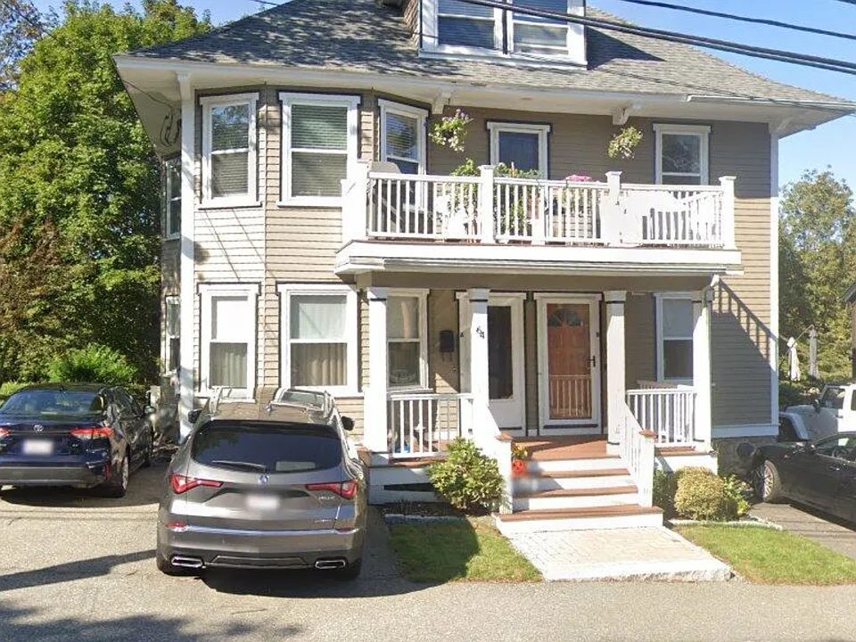 64 High St #B