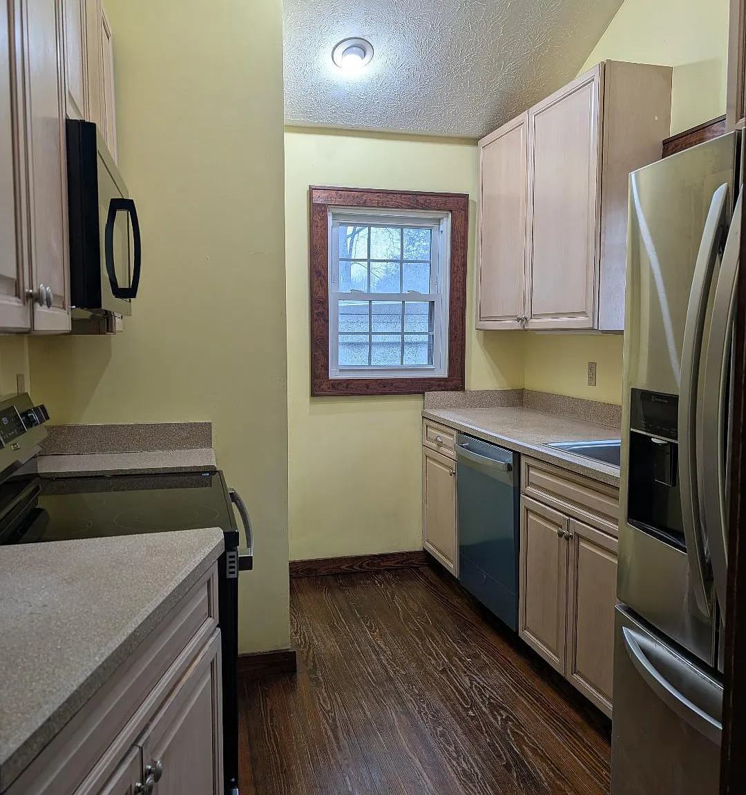 2 bed, 1008 sqft, $1,690 — Photo 3