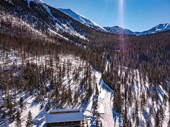 3rd image of 10 Blue Jay Ridge