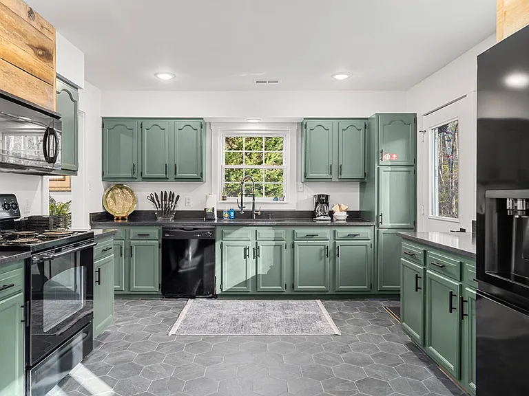 235 Royal Pines Dr — Photo 33