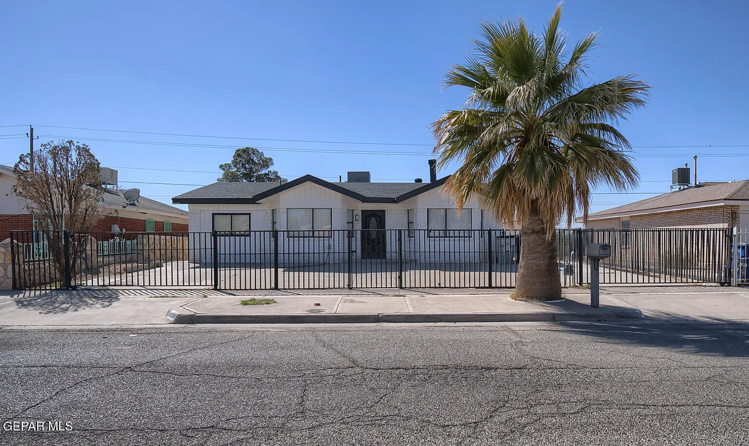 3 bed, 2.0 bath, 2040 sqft, $1,650 — Photo 4