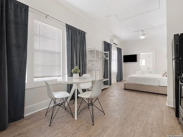 302 E Cevallos St #2 — Photo 7