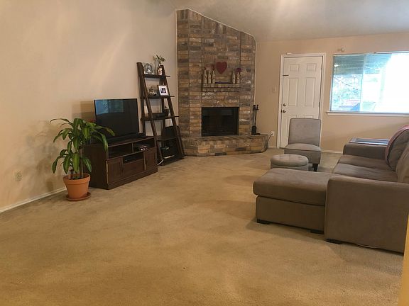 2nd image of 909 Myrtle Creek Dr