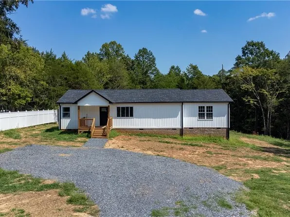 3760 Meadowbrook Dr, Trinity, NC 27370