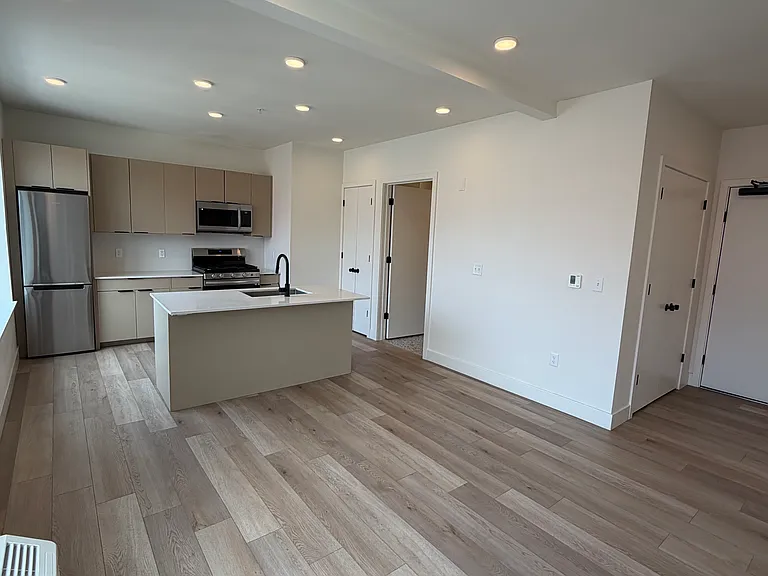 293 Fairmount Ave #403 — Photo 2