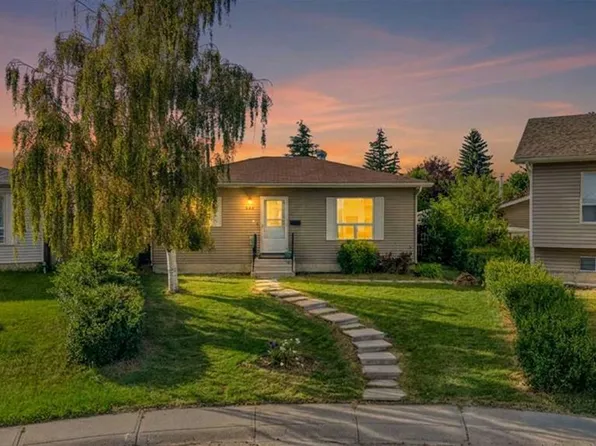 292 S Falshire Way NE, Calgary, AB T3J 2B4