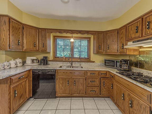 3rd image of 803 S Whispering Hills Dr