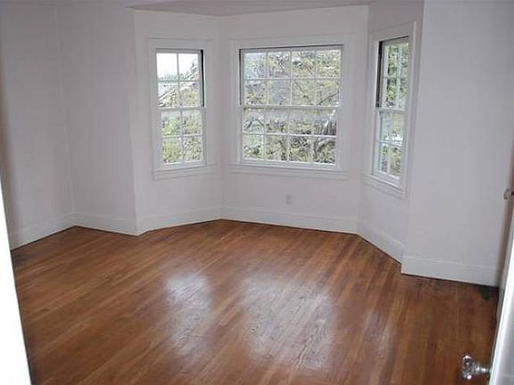 BEDROOM/ LIVING AREA